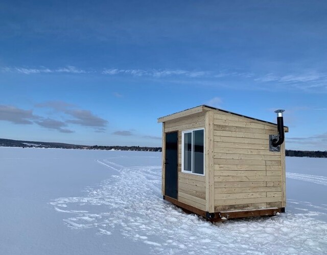 Stationnement d'accès au lac La Motte - chemin Domaine-du-Rêveur