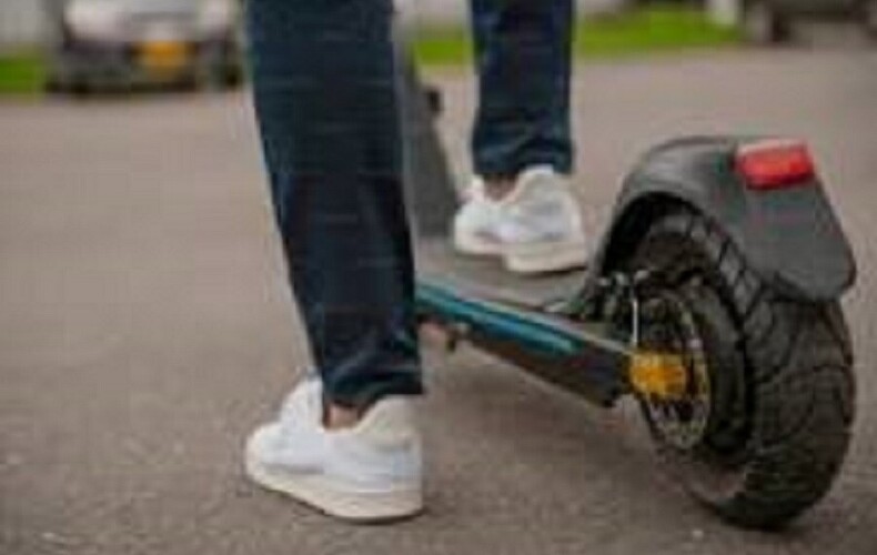 Trottinettes électriques, véhicules gyroscopiques et autres appareils de transport personnel motorisés.